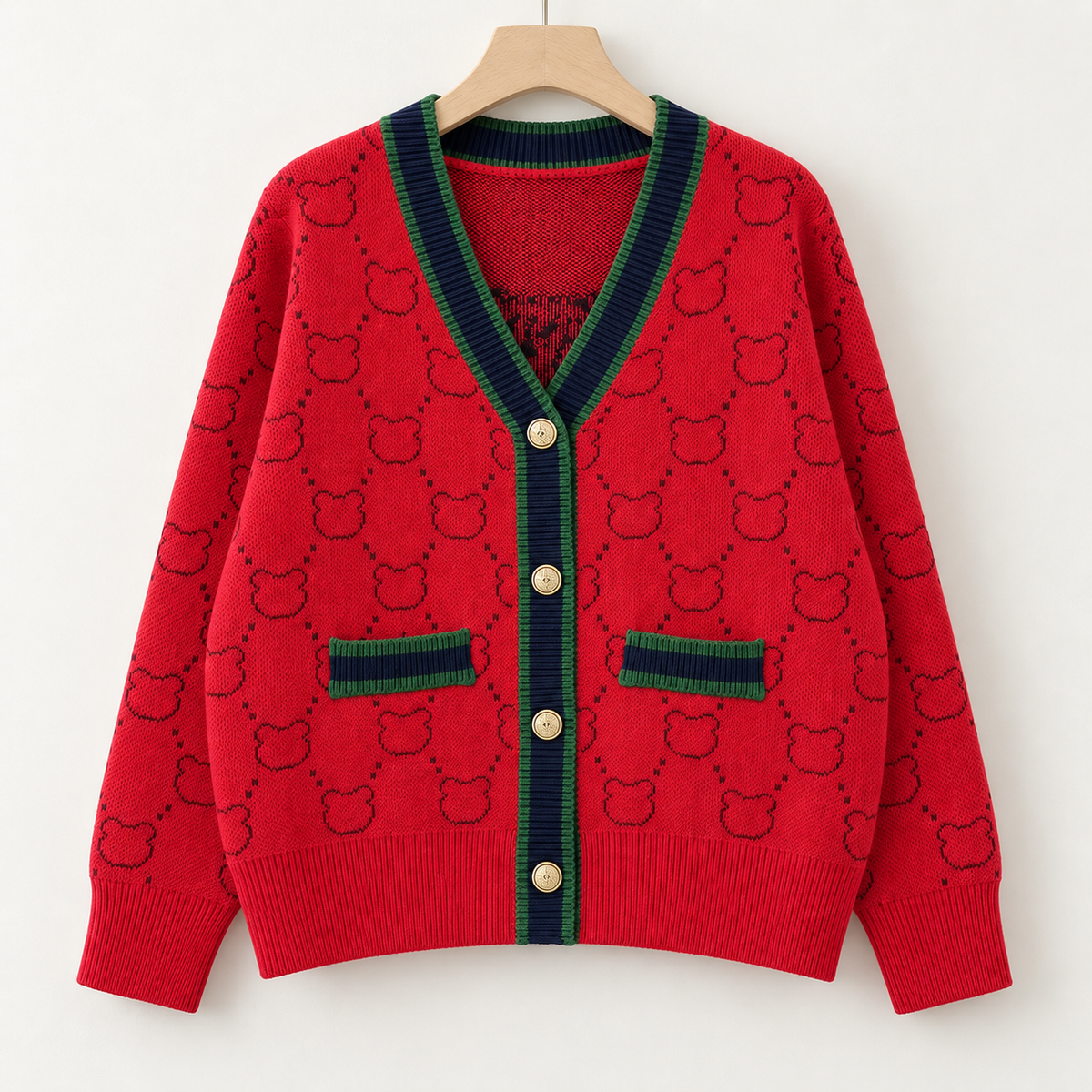 Strickcardigan Jule – V-Ausschnitt mit Goldknöpfen