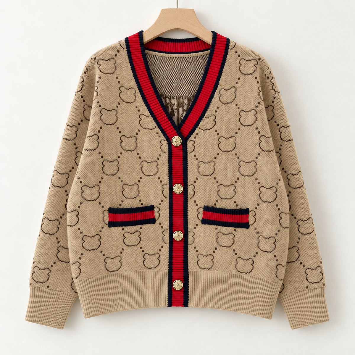 Strickcardigan Jule – V-Ausschnitt mit Goldknöpfen