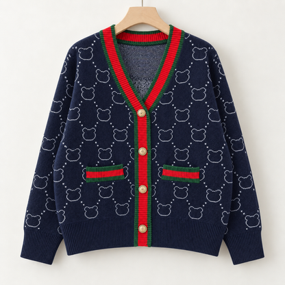 Strickcardigan Jule – V-Ausschnitt mit Goldknöpfen