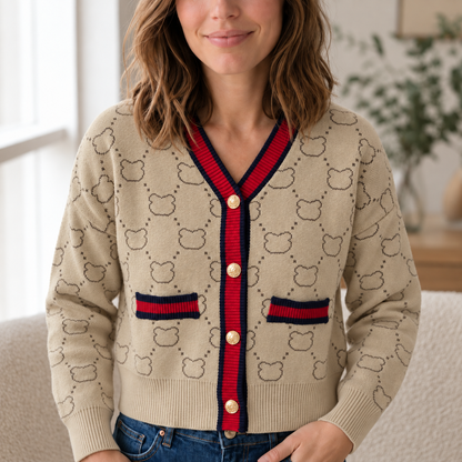 Strickcardigan Jule – V-Ausschnitt mit Goldknöpfen