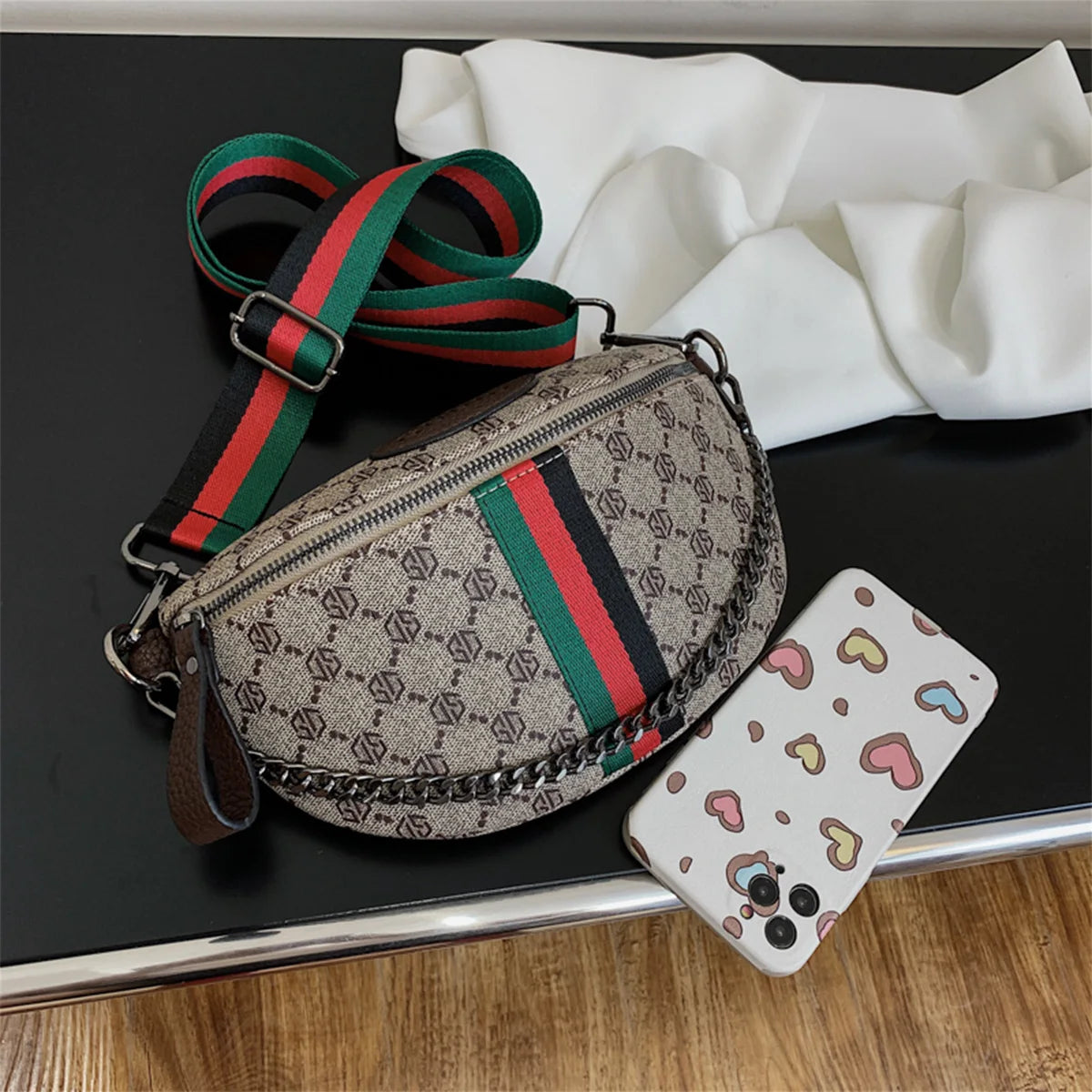 Gürteltasche Romy – Streifen-Muster mit Kette