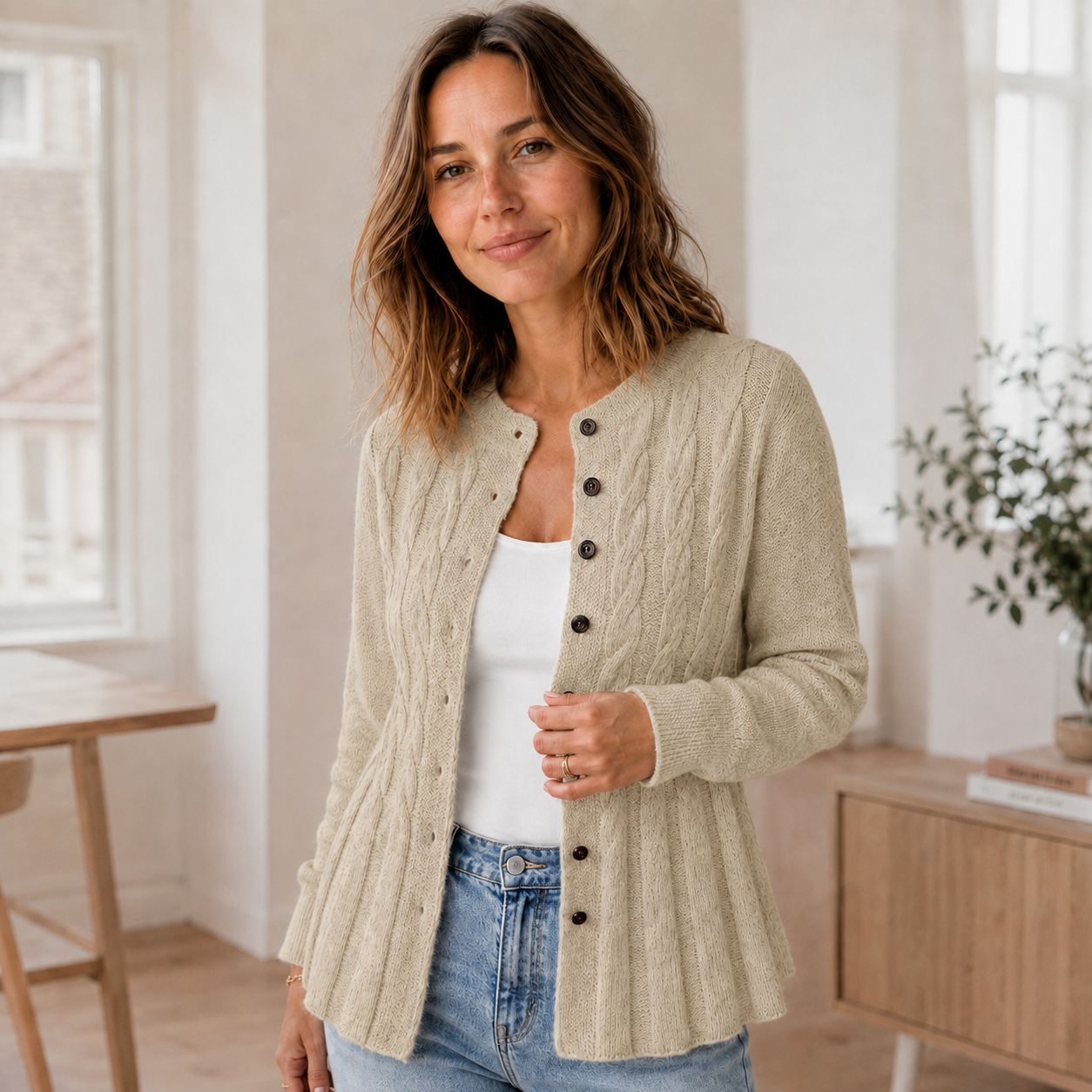 Strickjacke Mila – Cardigan mit Schößchen
