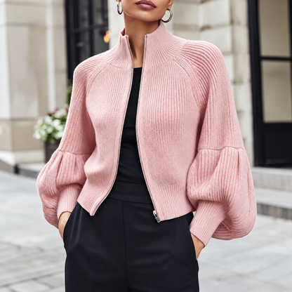 Strickjacke Thea – Laternenärmel & Reißverschluss